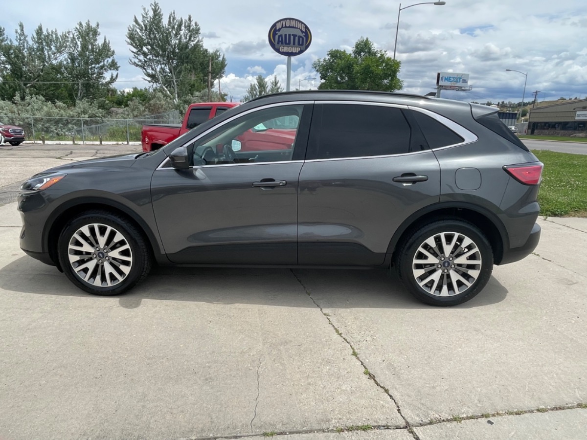 photo of 2020 Ford Escape Titanium 4WD